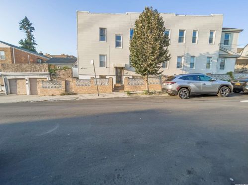 86-24 143rd St, Jamaica, NY 11435-2505