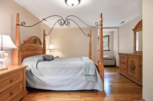 107 Roast Meat Hill Rd, Deep River CT  06419-1424 exterior