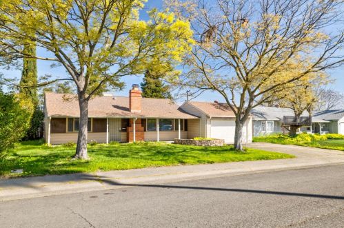 6524 Clara Way, North Highlands, CA 95660-4004