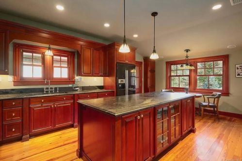 18 Patterson Brook Rd, Tuxedo Park NY  10987-4121 exterior