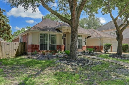 1722 Rustic Oak Ln, Taylor Lake Village, TX 77586-4556