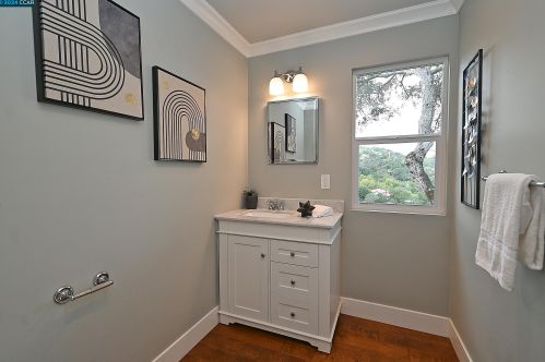 122 El Toyonal, Orinda CA  94563-2133 exterior