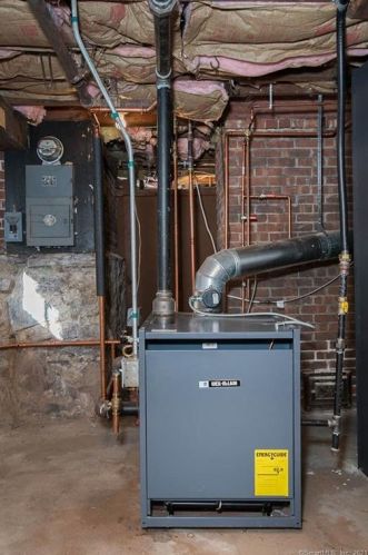 42 Merriman St, Bristol CT  06010-5042 exterior