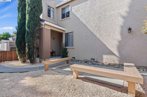 736 Clifton Way, Vacaville CA  95688-8547 exterior