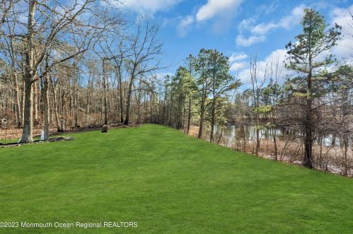 10 Whitney Ct, Bricktown, NJ 08724-2032
