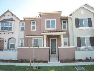 3048 Village Plaza Dr, Roseville, CA 95747-9008