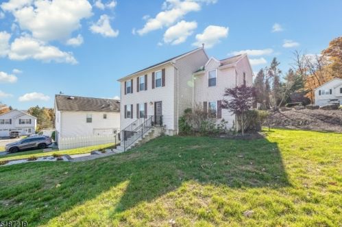 7 Jessica Ln, Dover NJ  07801-4743 exterior
