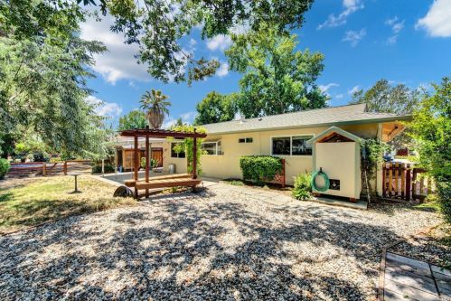 129 Rainier Cir, Vacaville CA  95687-3309 exterior