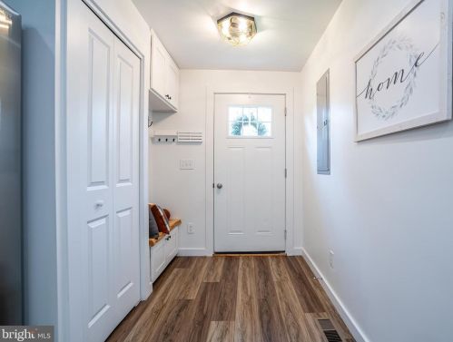 6 Henry Ave, Collegeville, PA 19426-3223