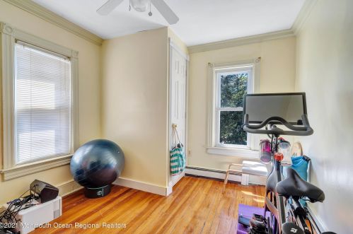 914 Central Ave, Tinton Falls NJ  07712-5735 exterior