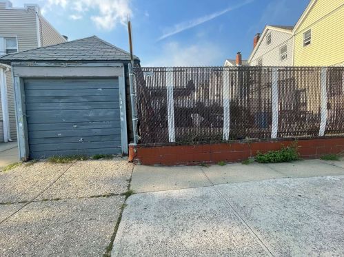 91-60 84th St, Jamaica, NY 11421-2416