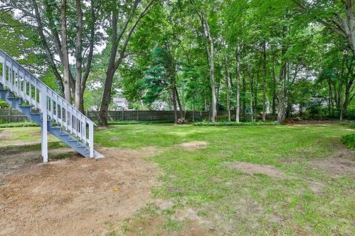 8 Justin Ave, Salem NH  03079-2319 exterior