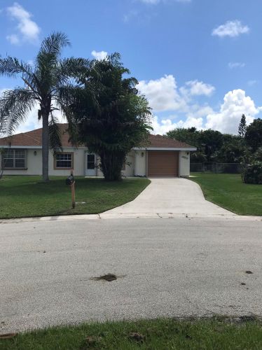 1650 Higdon Ct, Fort Pierce, FL 34952-7503