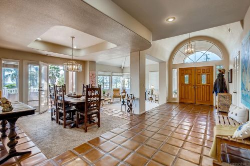 324 Skyline Dr, Vista, CA 92084-5730