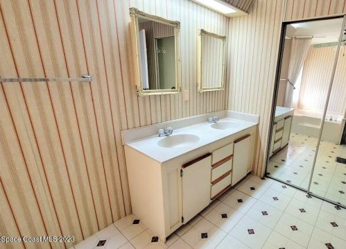 1214 Paurotis Dr, Sebastian FL  32976-7053 exterior