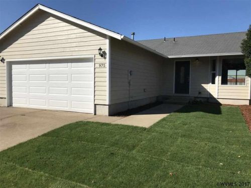 975 D St, Lebanon OR  97355-2536 exterior
