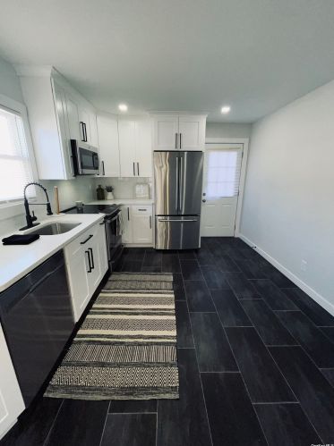 135 Westchester Ave, Babylon NY  11704-2827 exterior