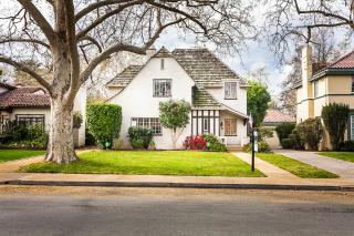 1048 44 St, Sacramento CA  95819-3731 exterior