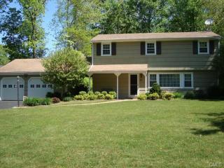42 White Birch Dr, Bridgeport, CT 06611-3712
