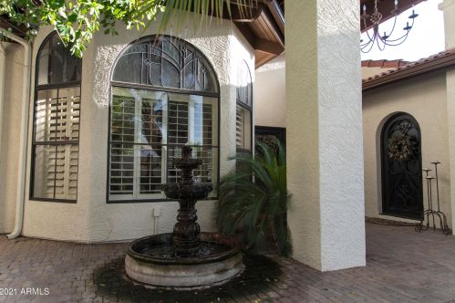 8675 Charter Oak Dr, Scottsdale, AZ 85260-5334