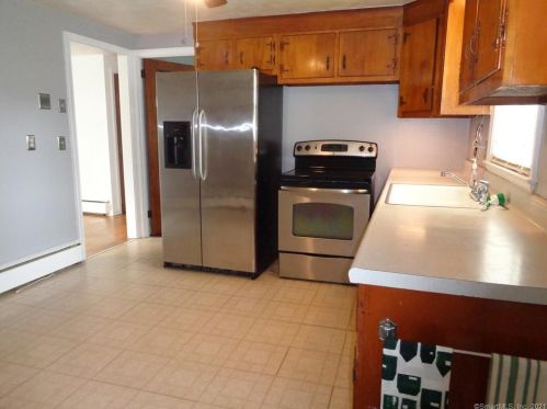 56 Packard St, Bloomfield, CT 06002-3367