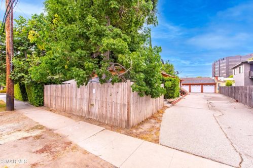 4606 Vineland Ave, North Hollywood, CA 91602-1704