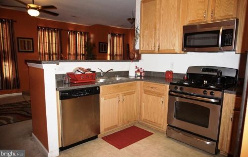 365 Union St, Trenton, NJ 08611-2806