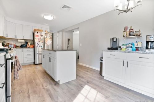 26 Blish Rd, East Hampton CT  06447-1110 exterior