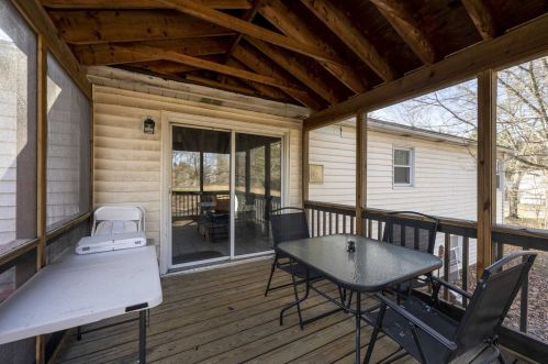 35 Montfort Rd, New Hamburg NY  12590-3520 exterior