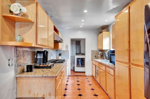 17119 Saticoy St, Van Nuys CA 91406-2146 exterior