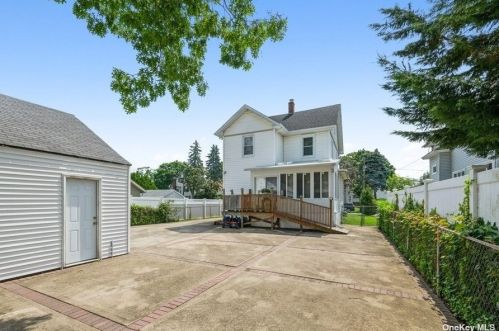 99 Melrose Ave, East Rockaway NY  11518-1005 exterior