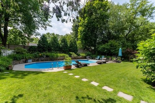 10 Osage Dr, Crotonville, NY 10562-3815