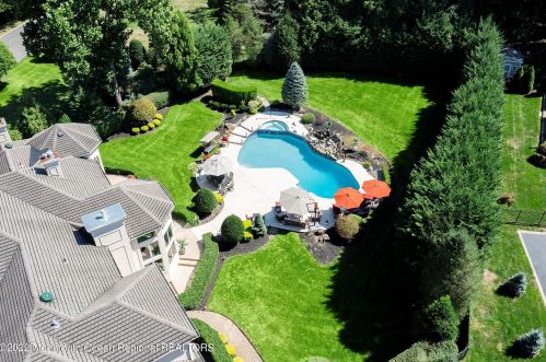 24 Dora Ln, Holmdel Village NJ  07733-1671 exterior
