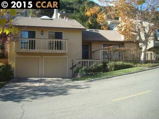 1828 Saint Andrews Dr, Moraga, CA 94556-1059