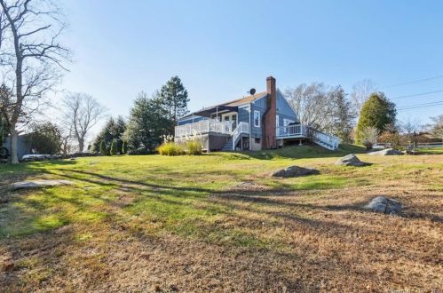 37 Hillside Ave, Groton CT  06340-5525 exterior