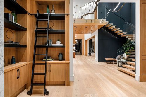 4508 Haskell Ave, Van Nuys CA  91436-3148 exterior