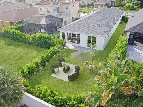 3736 Kent Dr, Naples, FL 34112-3740