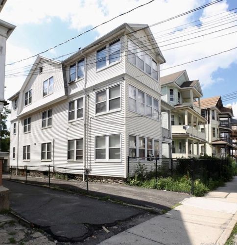 85 Giles St, Waterbury, CT 06704-4128