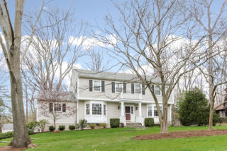 24 Edmond St, Tokeneke, CT 06820-3111