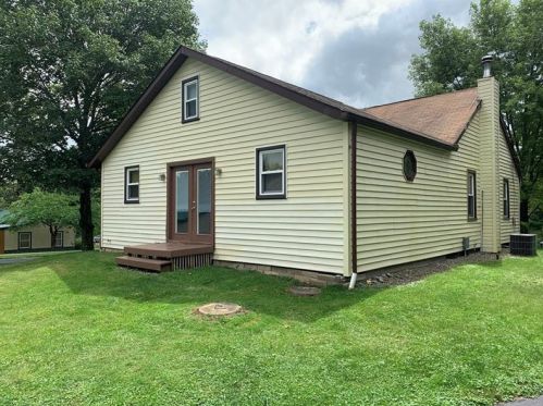 1209 Park Rd, Slippery Rock, PA 16057-4119