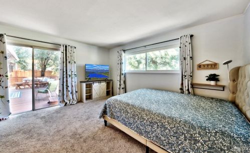 1084 Fairway Ave, South Lake Tahoe CA  96150-8401 exterior