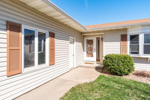 3019 Marion Rd, La Crosse, WI 54601-8122
