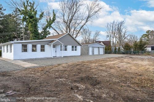 14 Briggs Ave, Lacey, NJ 08731