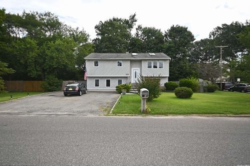 805 Greenlawn Ave, Islip Terrace, NY 11752-1315