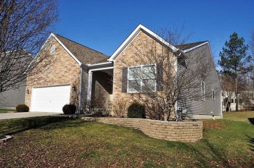 239 Bluff Ridge Dr, Pataskala, OH 43062-8069