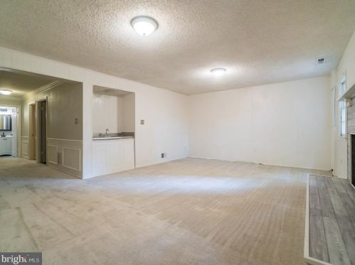 2836 Flagmaker Dr, Falls Church VA  22042-2203 exterior