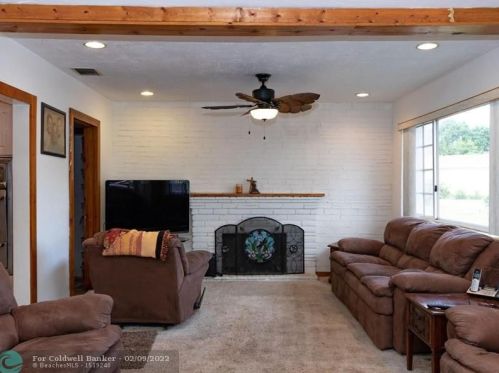 934 72nd St, Hialeah FL  33014-5226 exterior