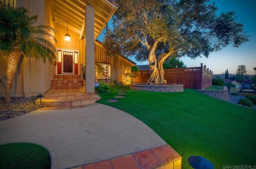 16993 Cresta Dr, San Diego CA 92128-2311 exterior