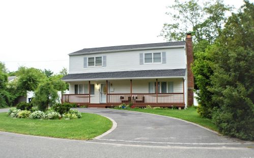 252 Norma Ave, West Islip, NY 11795-1514
