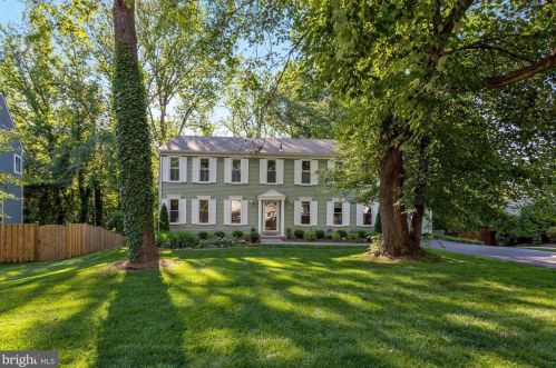 6516 Truman Ln, Falls Church, VA 22043-1821